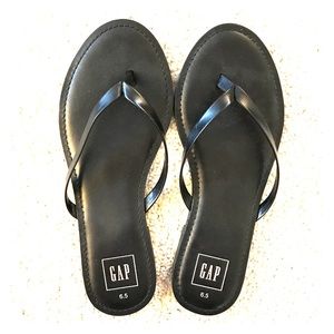GAP leather flip flops